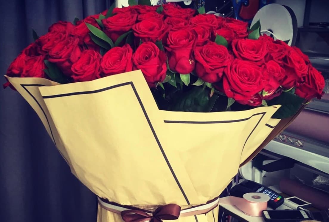 101 Red Naomi avec Vase - Menu item