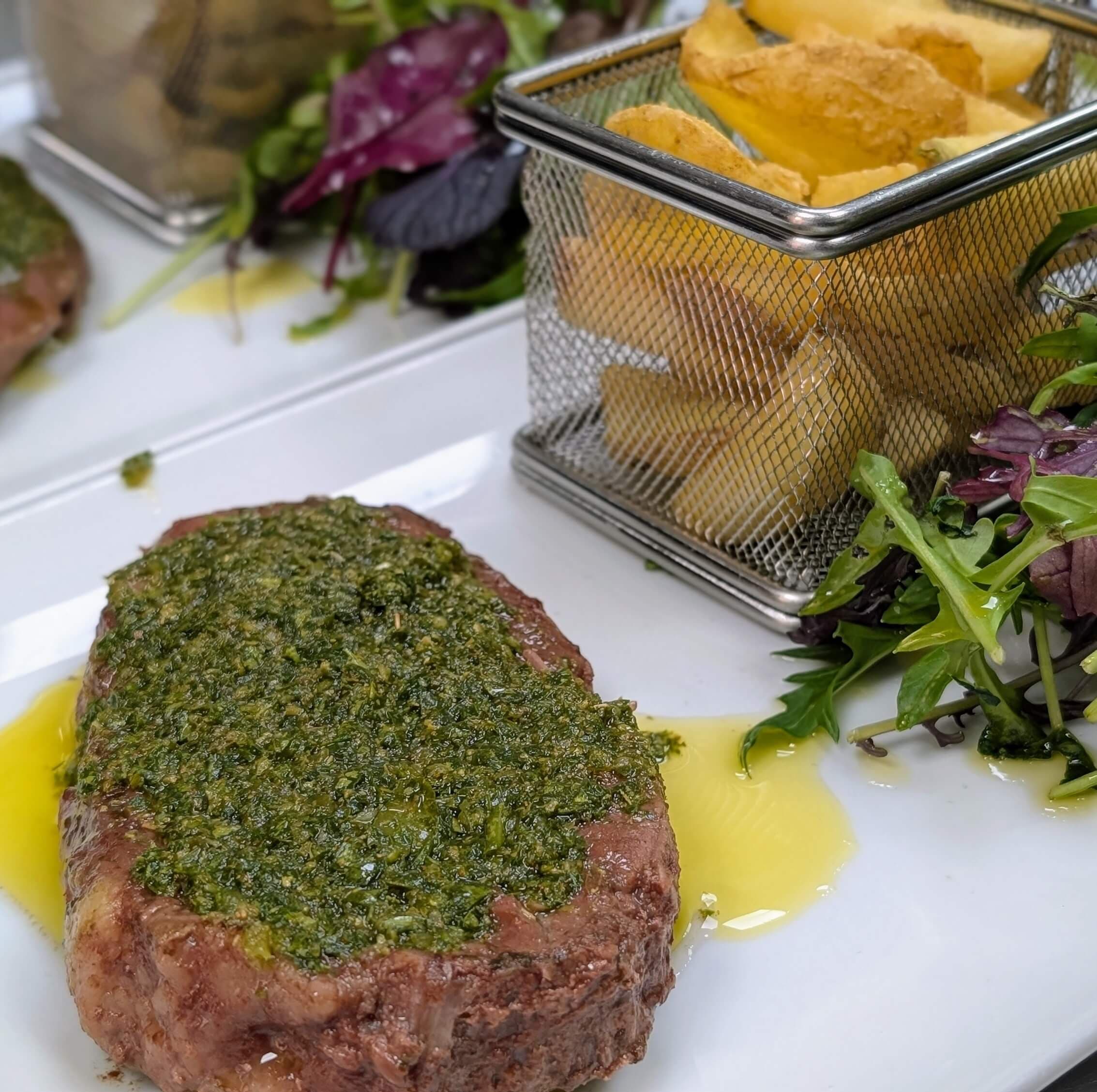 Confit de Boeuf avec sauce Chimichurri - Menu item