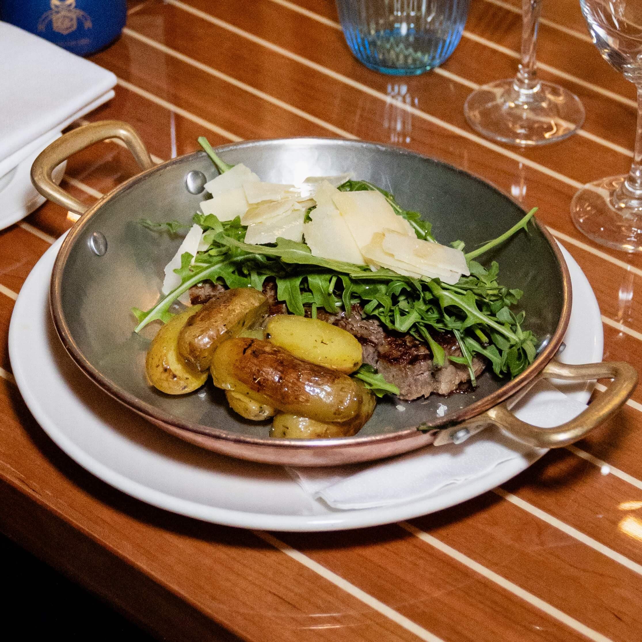 Tagliata de Boeuf Black Angus, roquette et grana  - Menu item