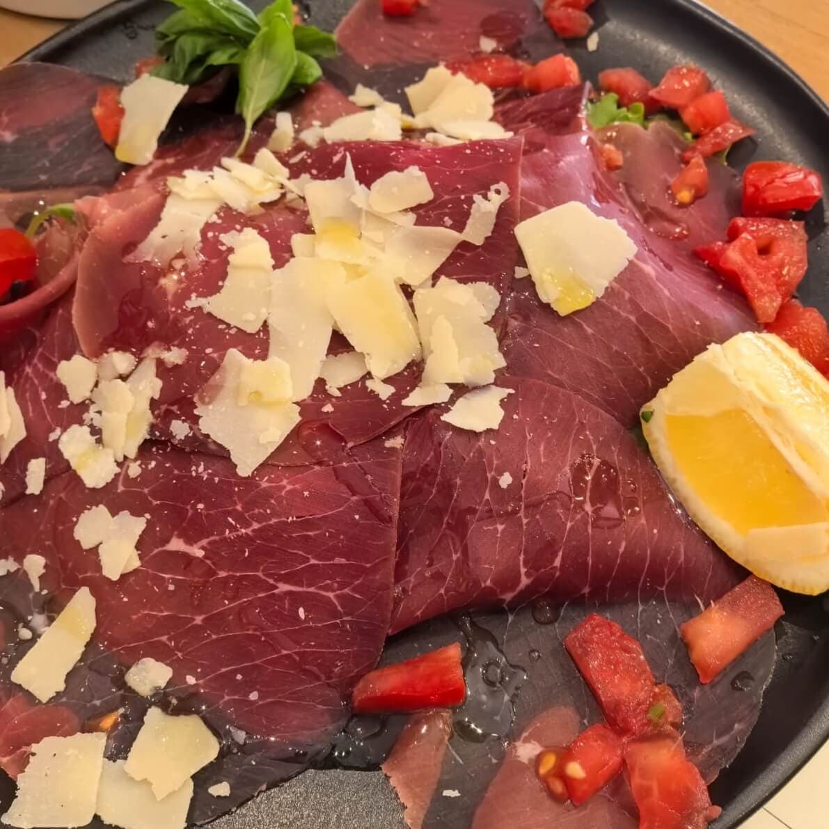 Carpaccio de bresaola et parmesan - Menu item