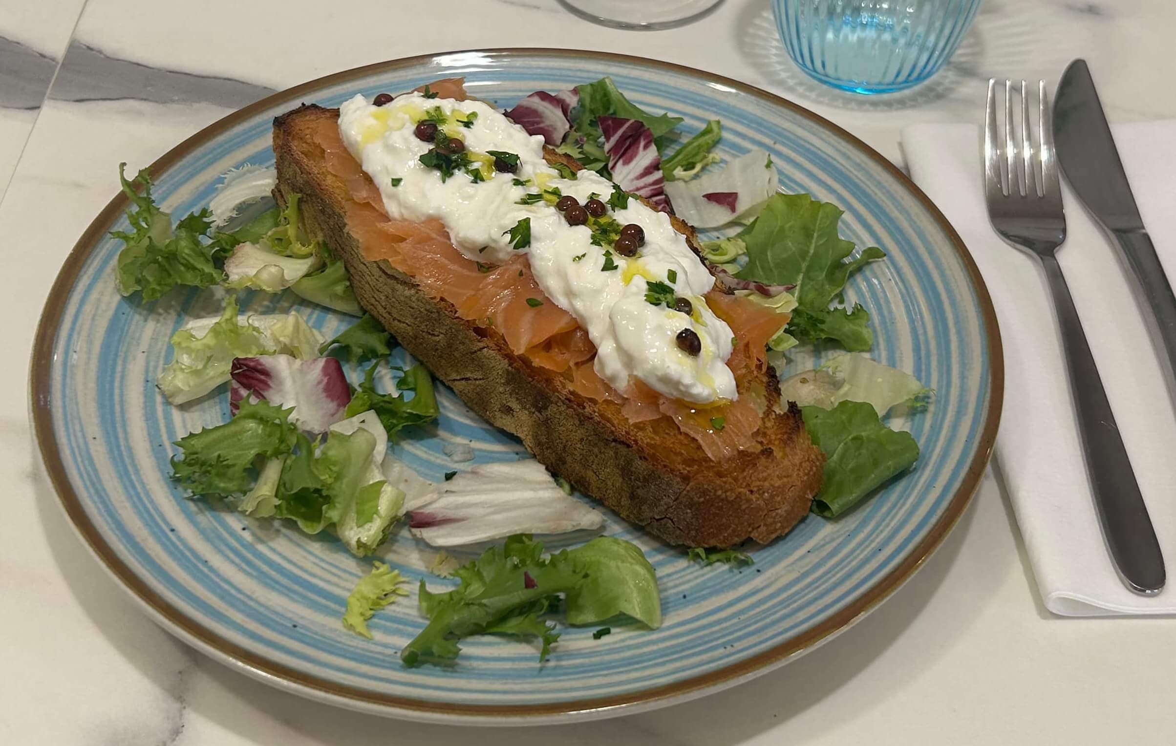 Bruschetta Saumon fumé et stracciatella - Menu item