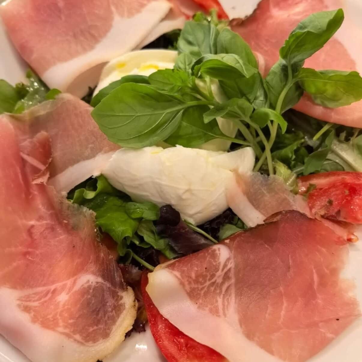 Bufala et jambon cru - Menu item