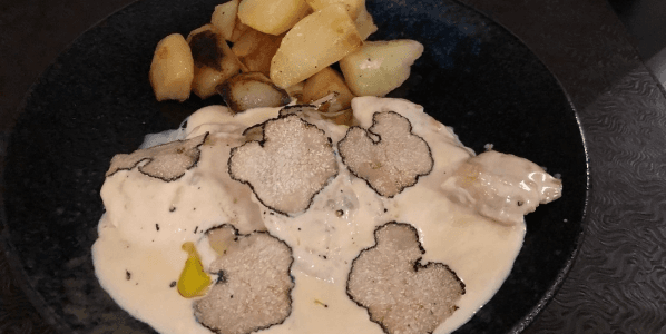 Blanc de Poulet au gorgonzola & truffe noire - Menu item