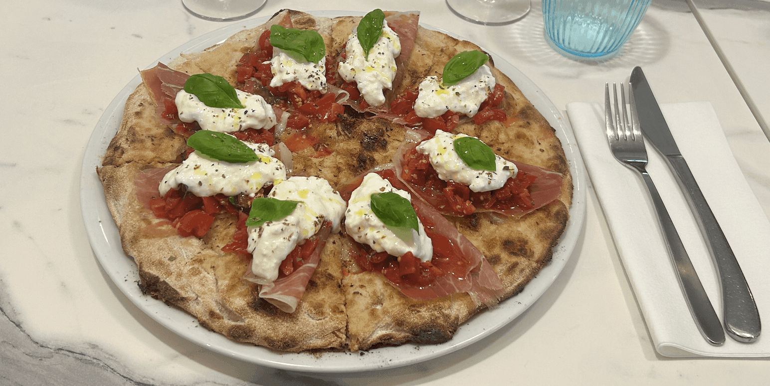 Focaccia Parme, tomates et Burrata - Menu item