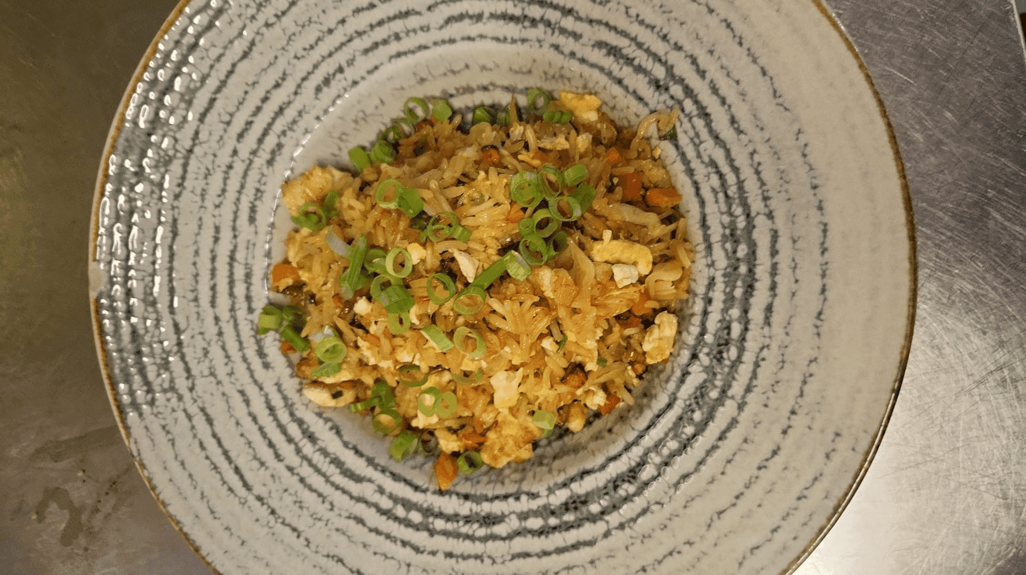 Fried rice with chicken and vegetables