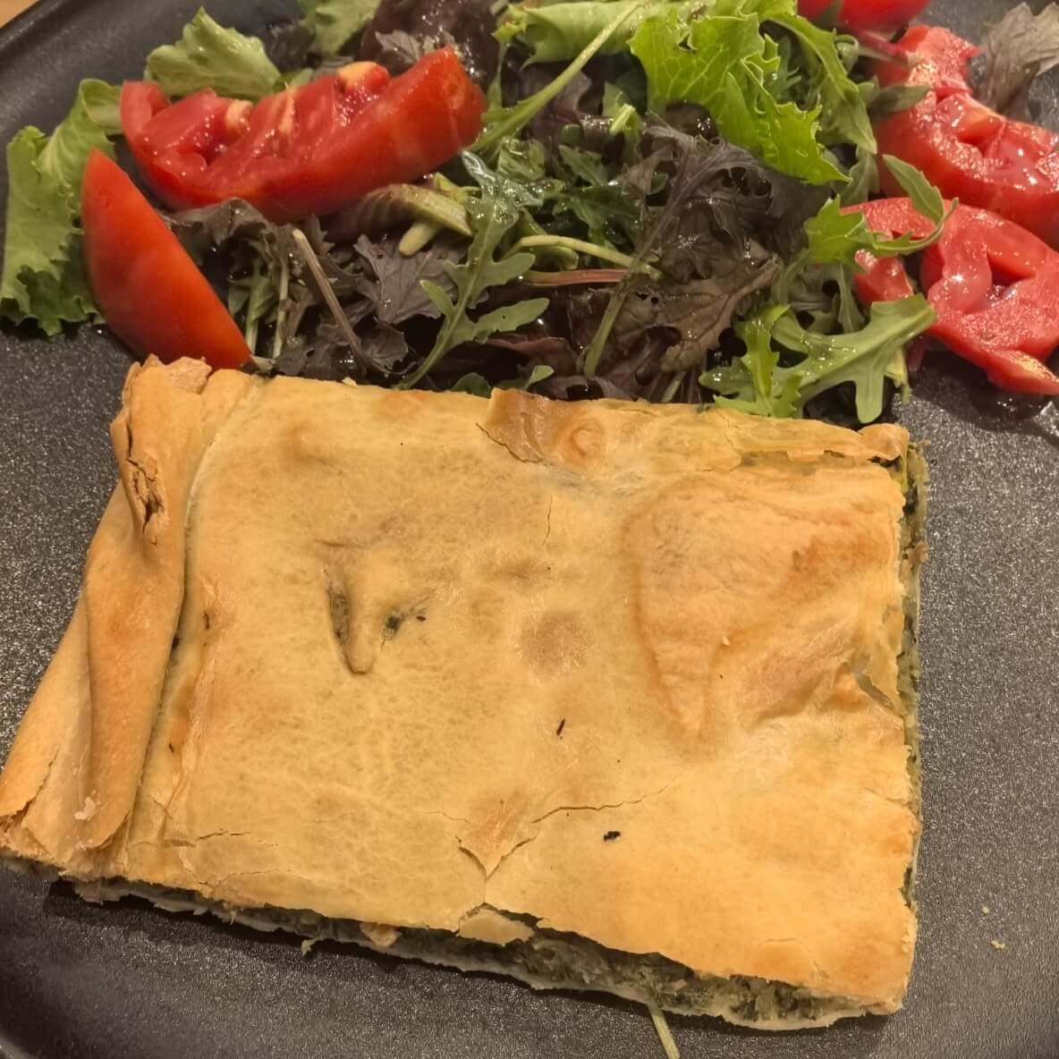 Torta verde et salade - Menu item