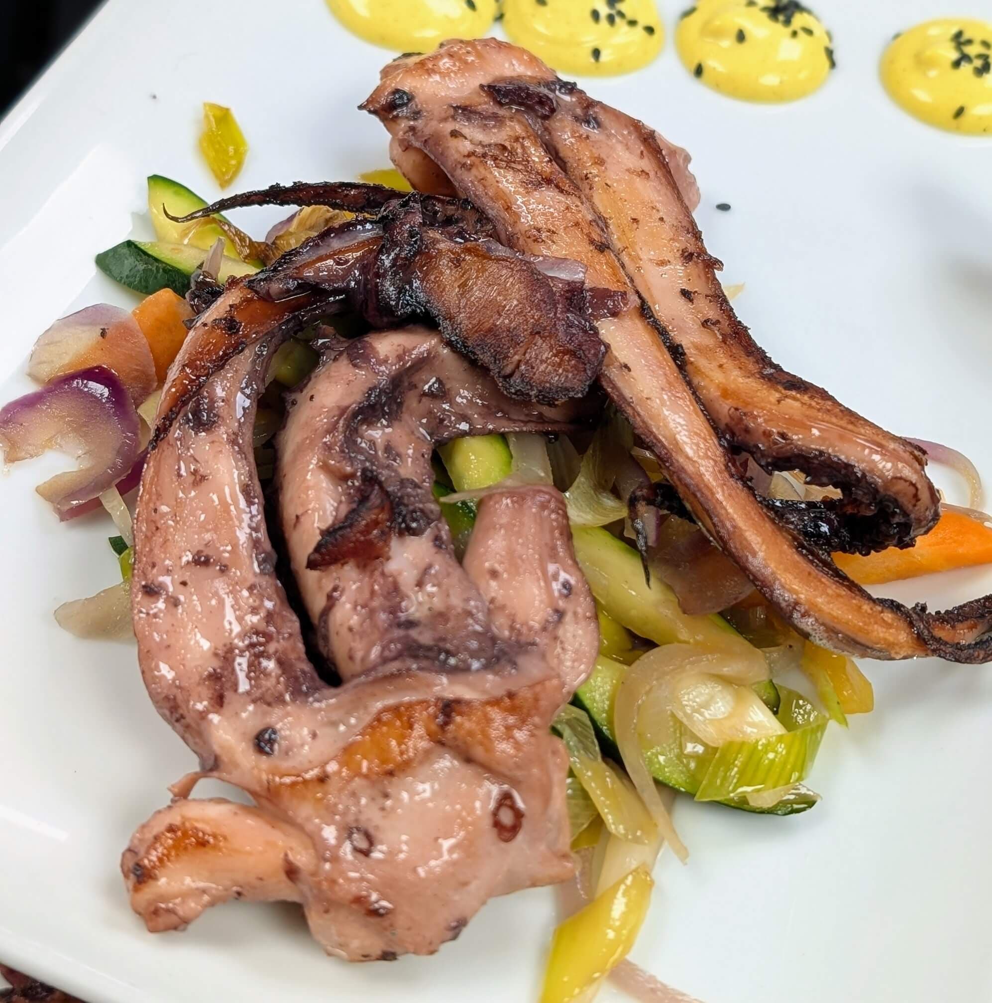 Poulpe grillé et Wok de Legumes  - Menu item