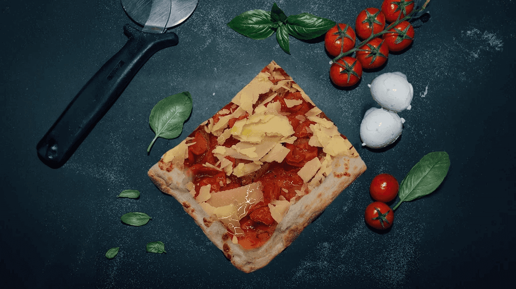 Mini Pizza Amatriciana 22cm - Menu item