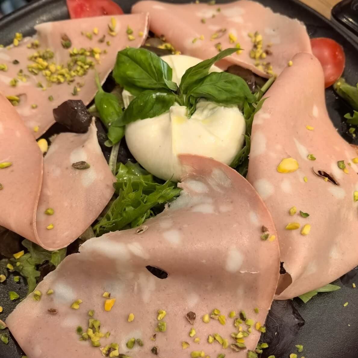 Mortadelle et burrata - Menu item