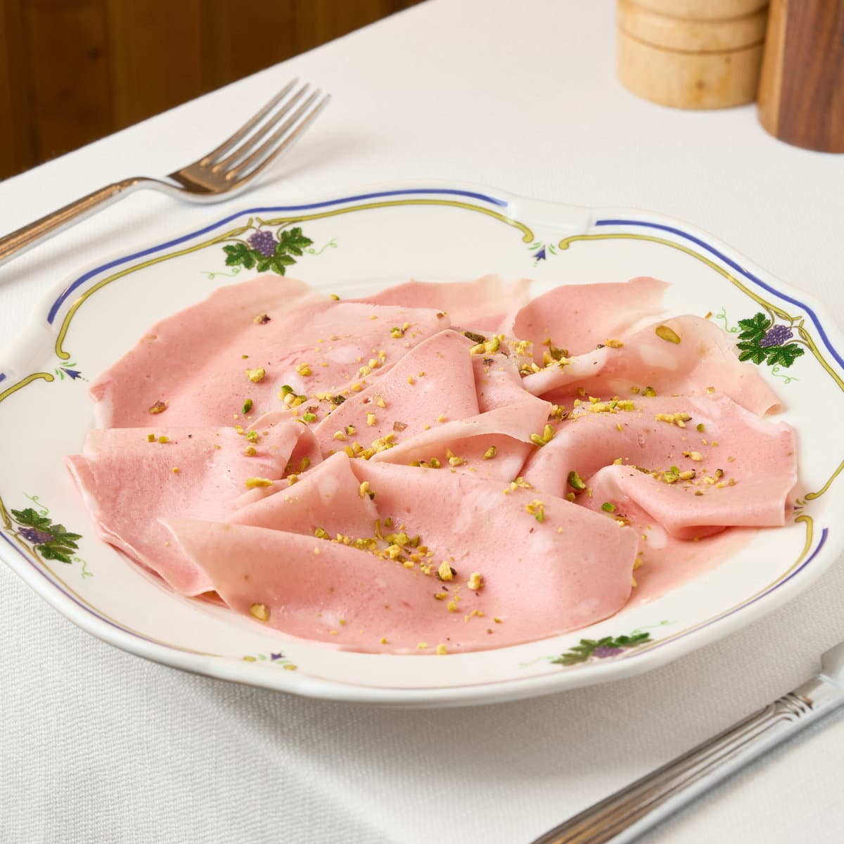 Mortadella con granelle di pistacchio - Menu item