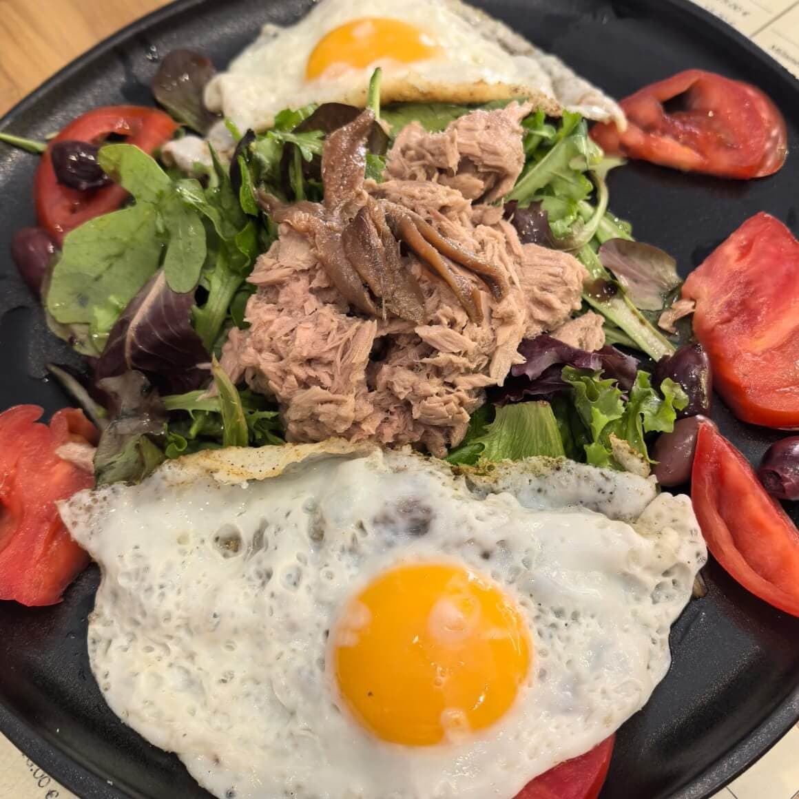 Salade niçoise - Menu item