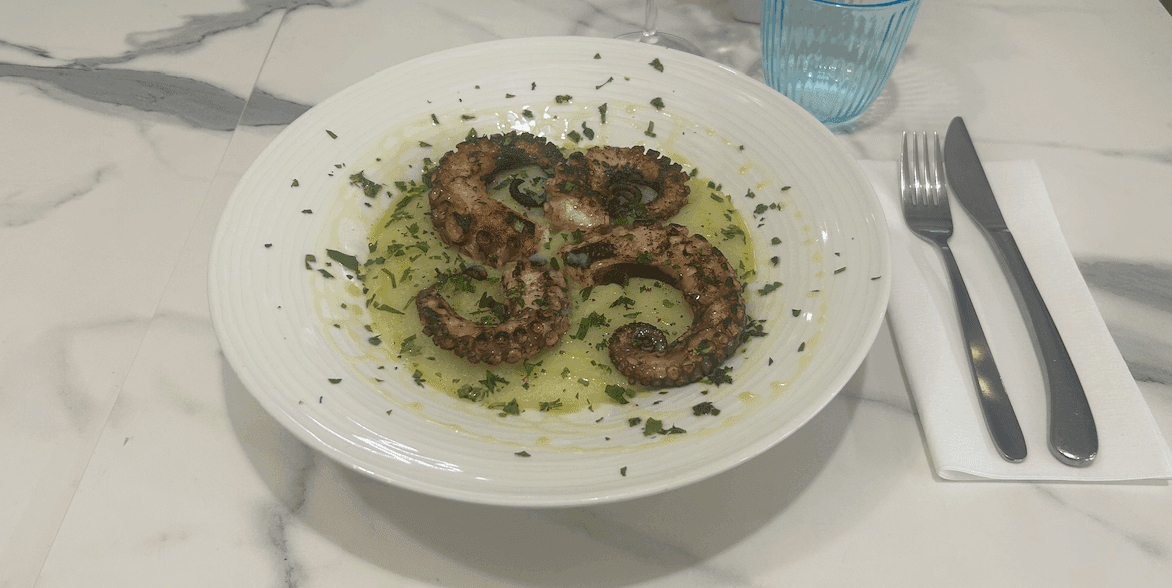 Tentacules de poulpes et purée de pommes de terre - Menu item