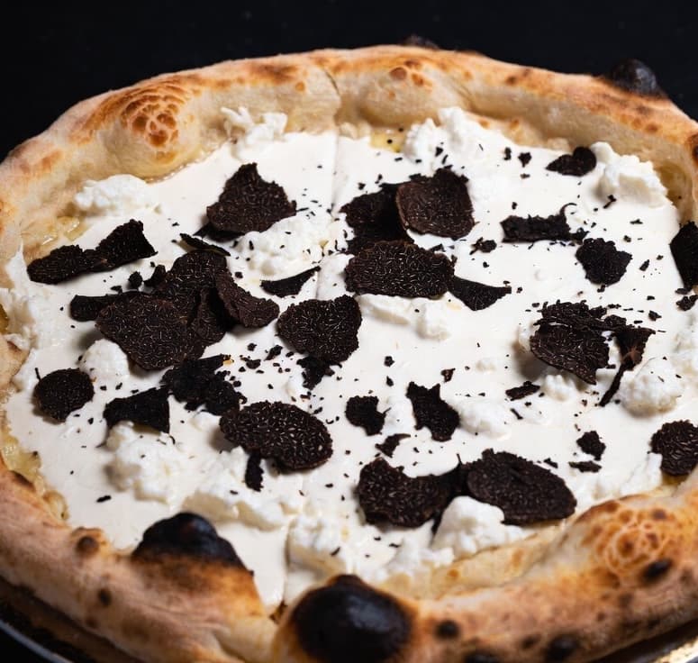 Pizza Stracchino e Tartufo - Menu item