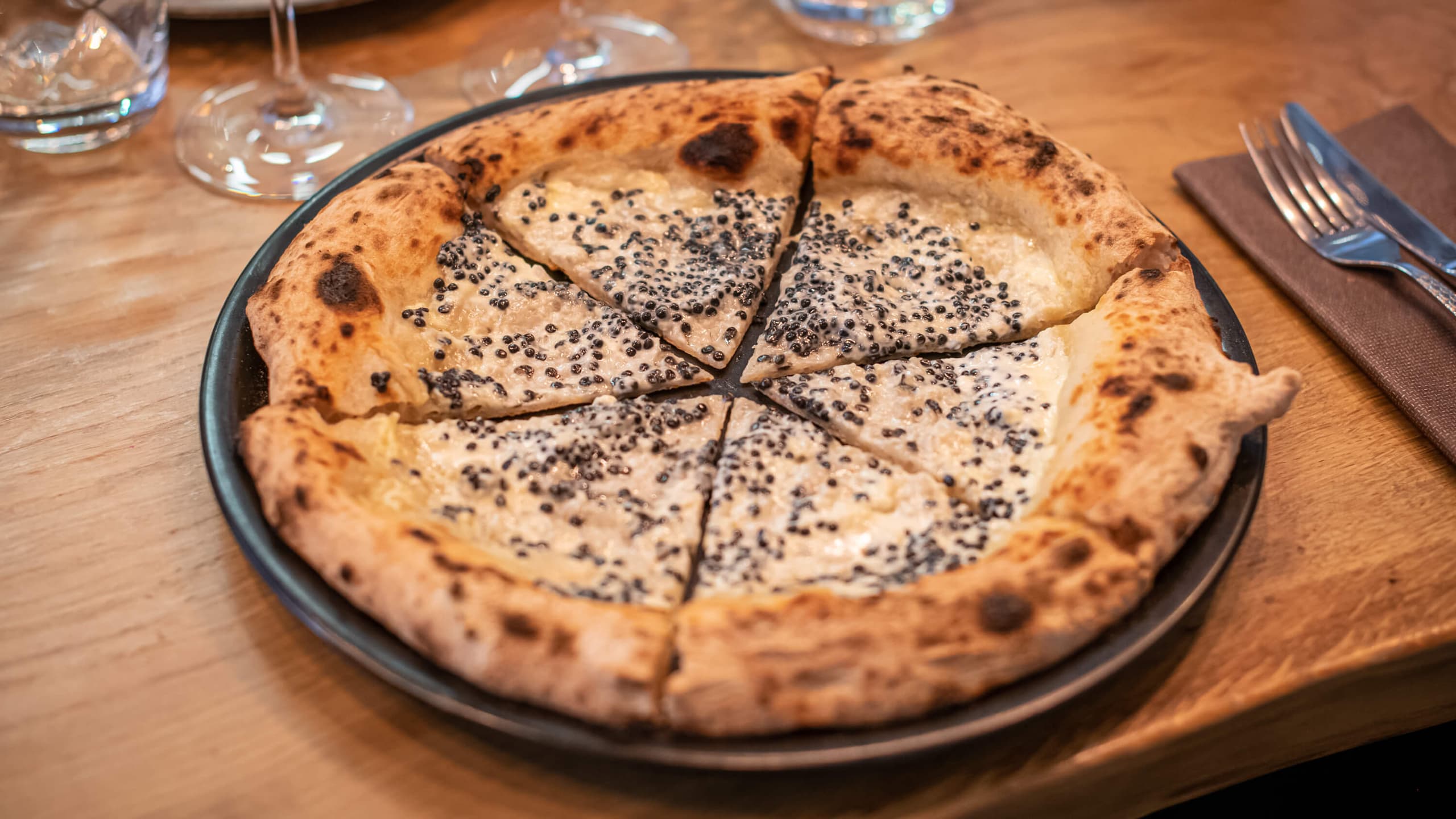 Pizza al caviale 50gr - Menu item