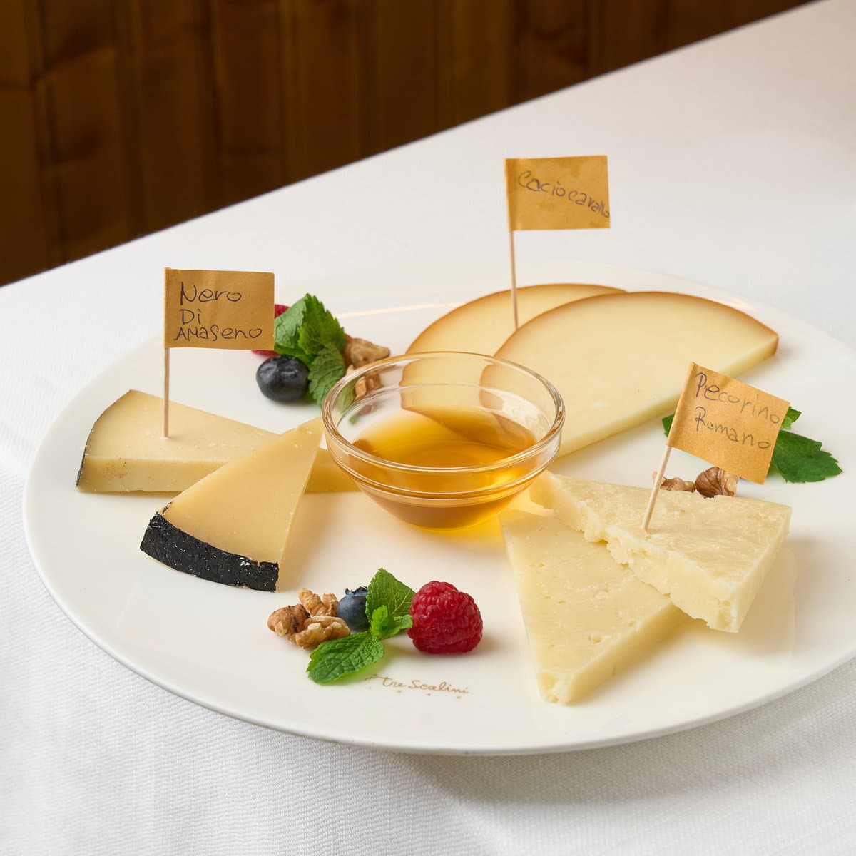 Selezione di formaggi italiani - Menu item