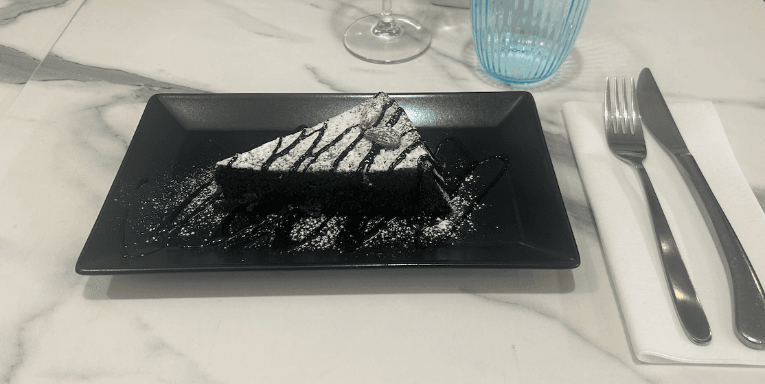 Gâteau moelleux au chocolat - Menu item