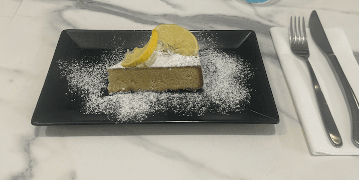 Gâteau moelleux citron et amandes - Menu item