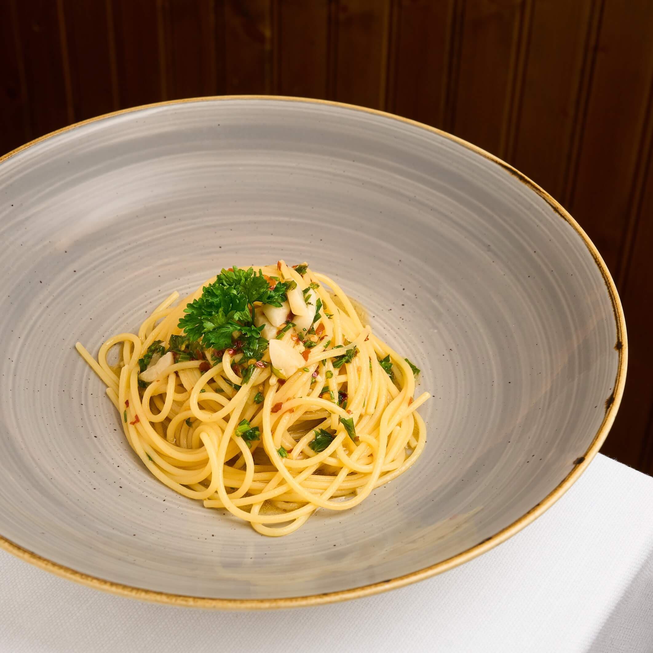 Spaghetti aglio, olio, peperoncino - Menu item