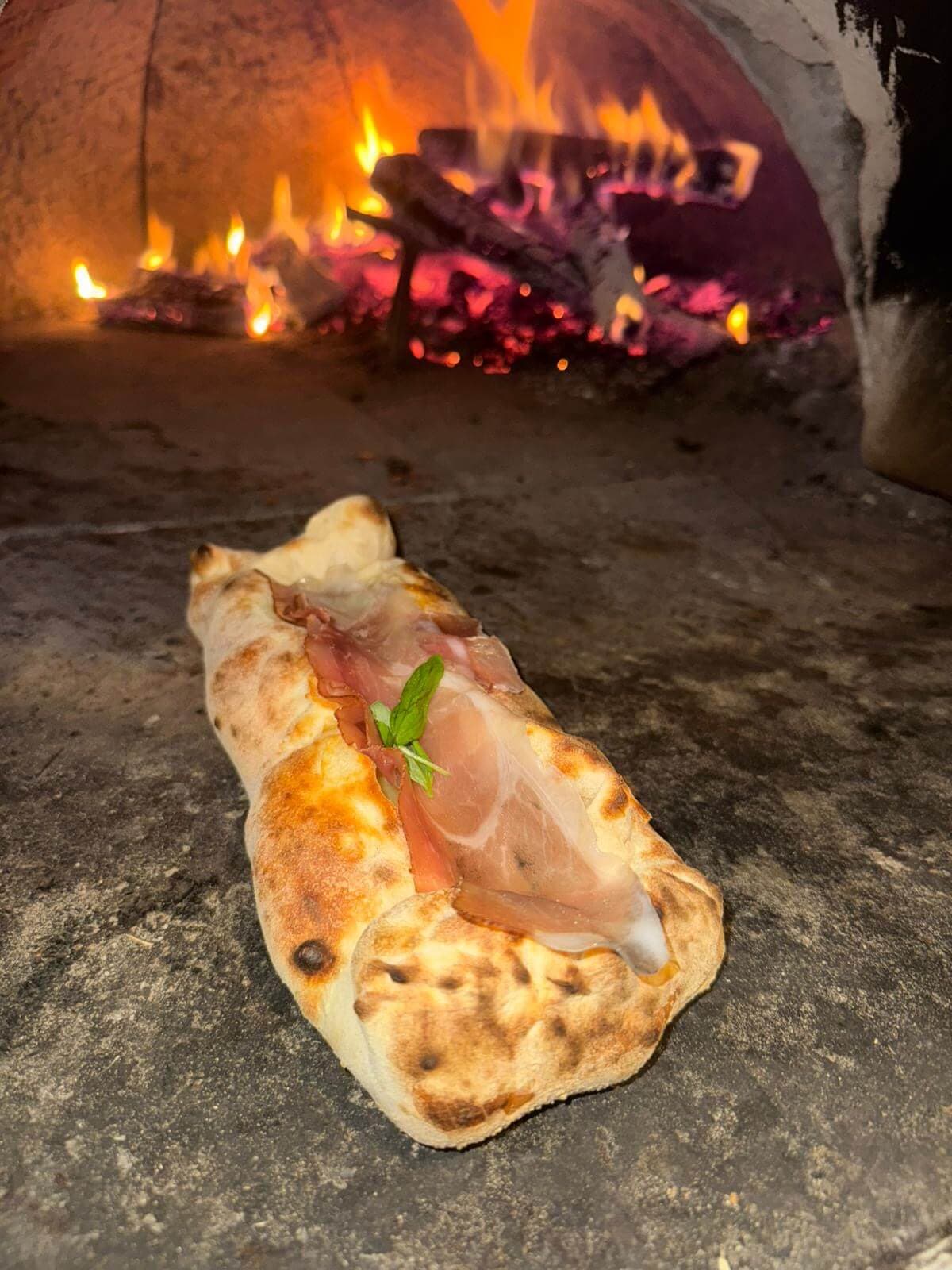 Fagotto speck e brie - Menu item