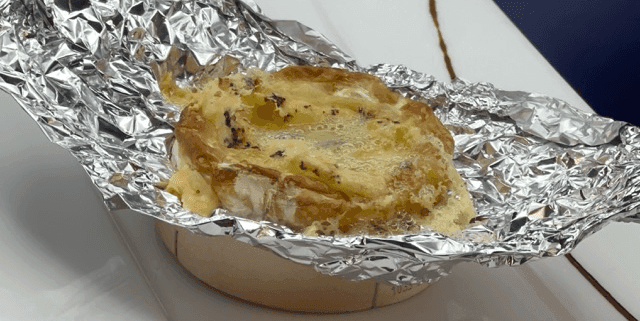 Camembert au four, juste truffé et sa petite salade - Menu item
