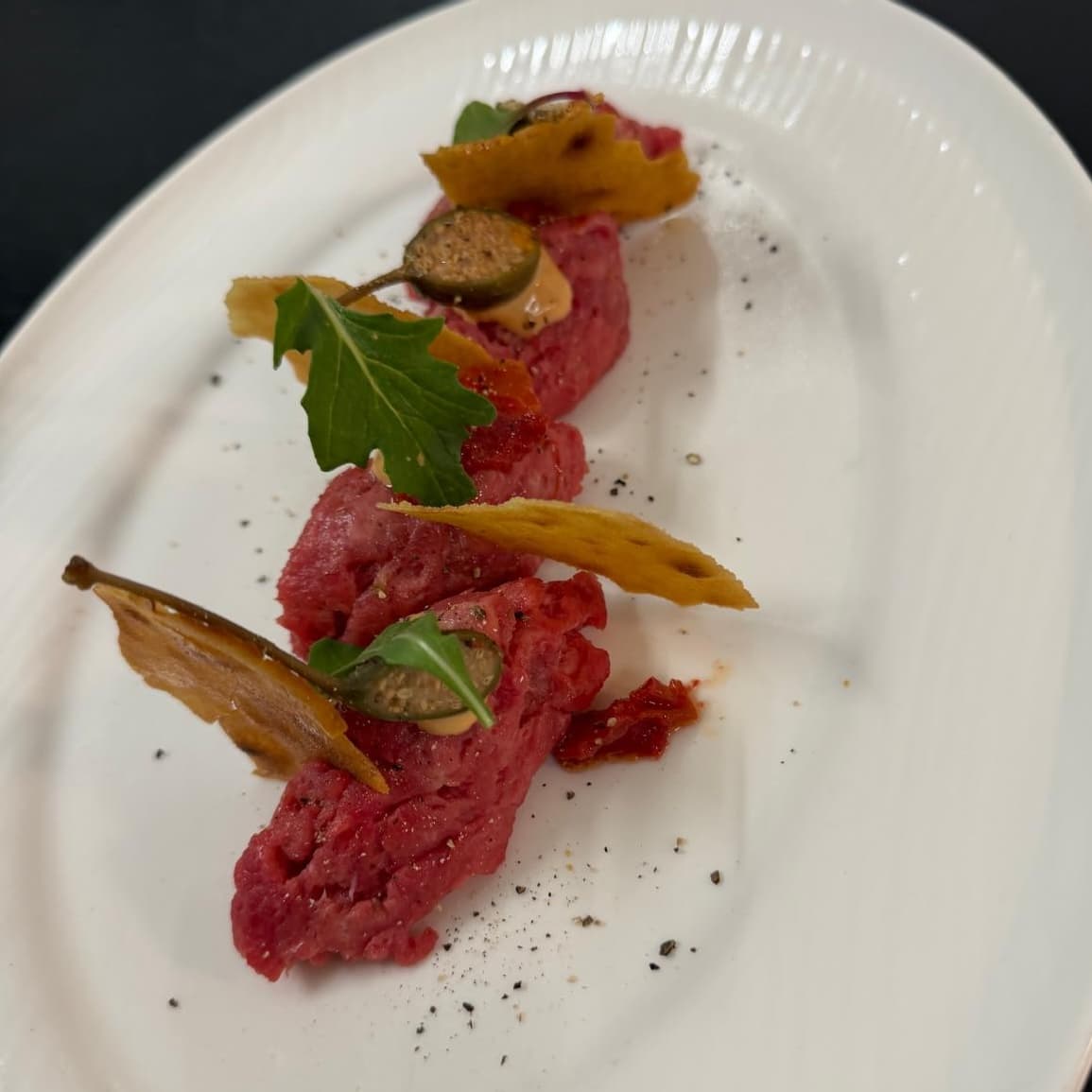 Tartare de Bœuf sauce Française & Cracker de Carasau - Menu item