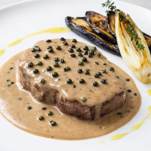 Filet de boeuf sauce au poivre vert - Menu item