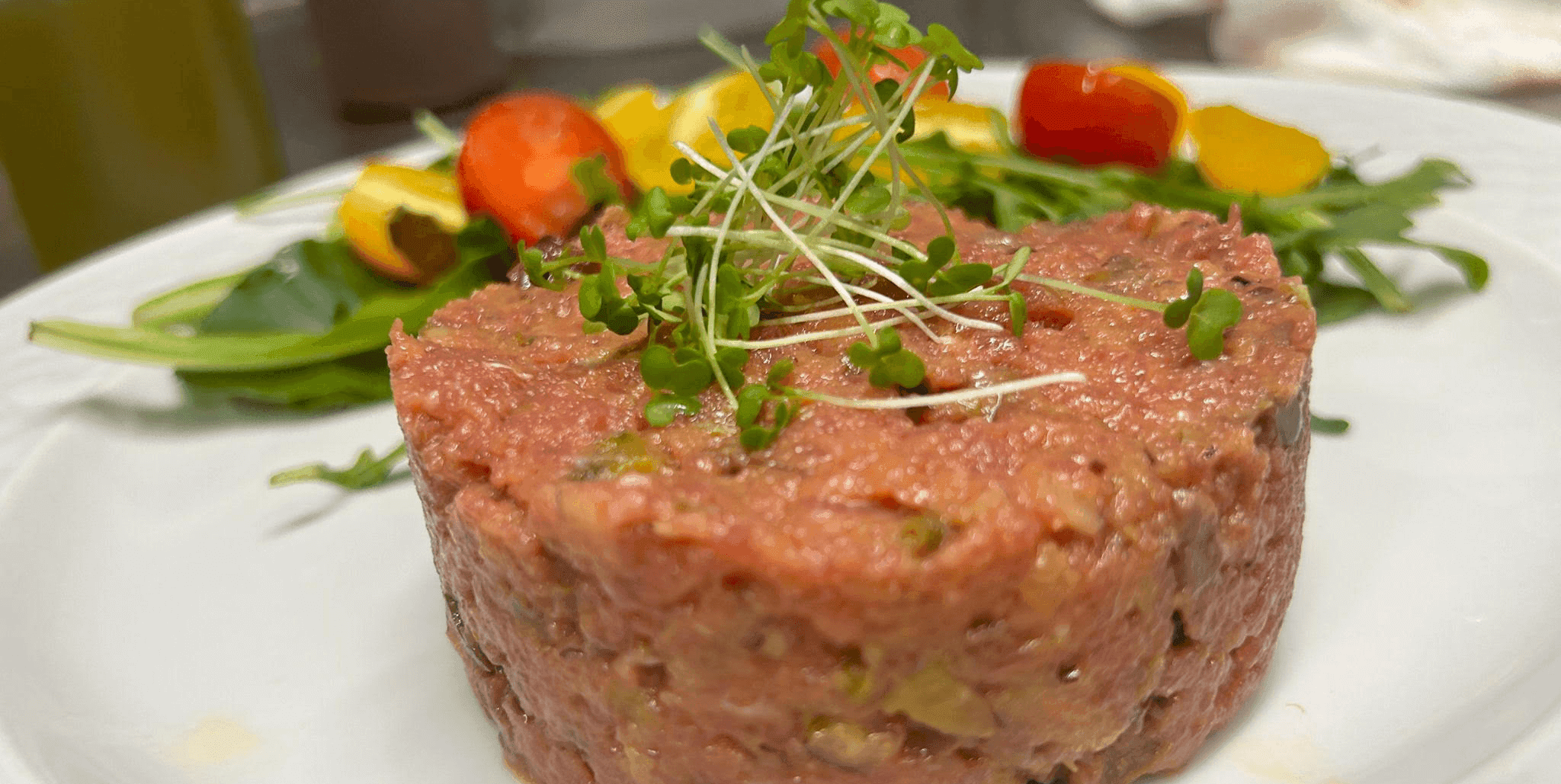 Tartare de boeuf aux fines herbes - Menu item