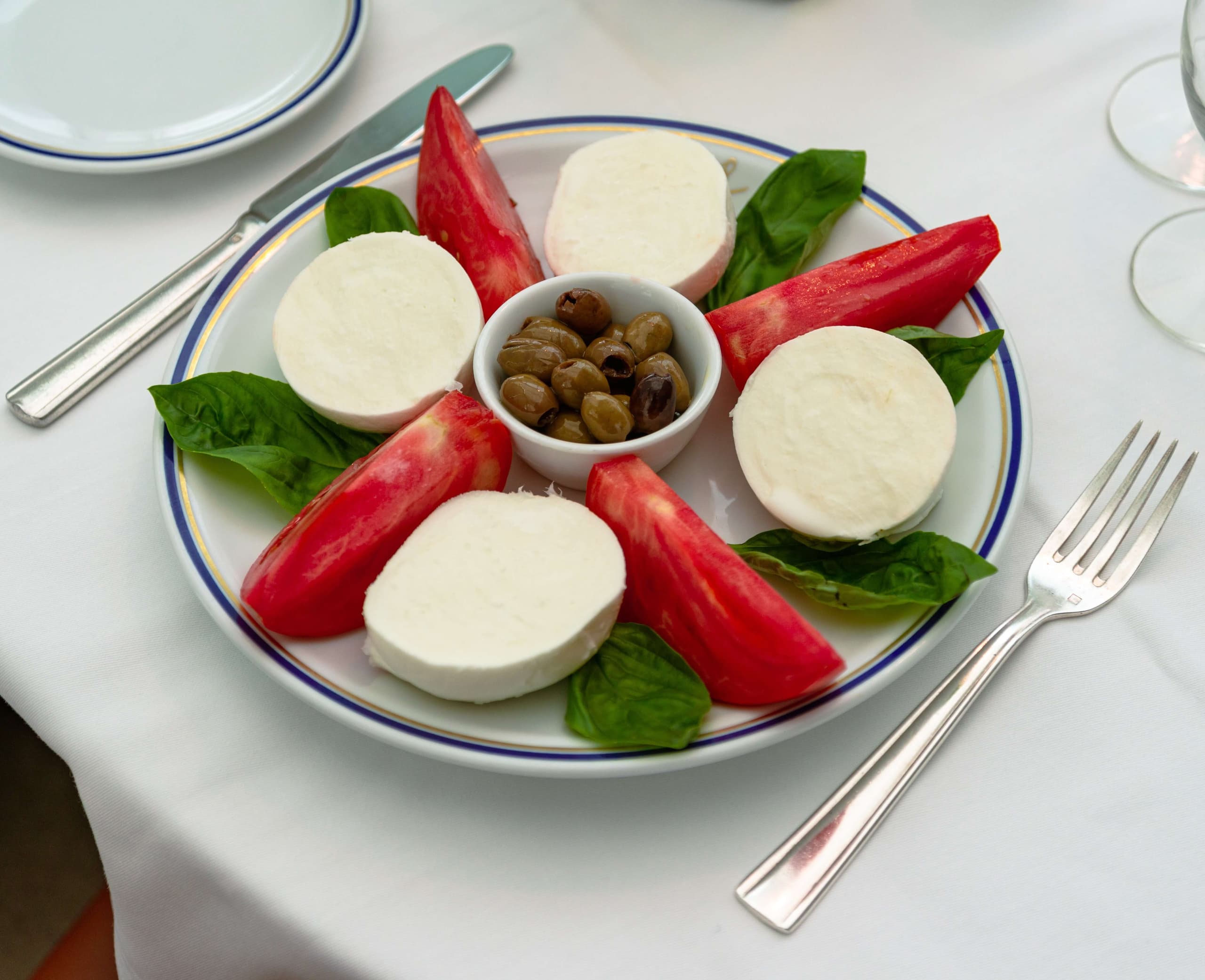 Mozzarella di Bufala, tomates et basilic - Menu item