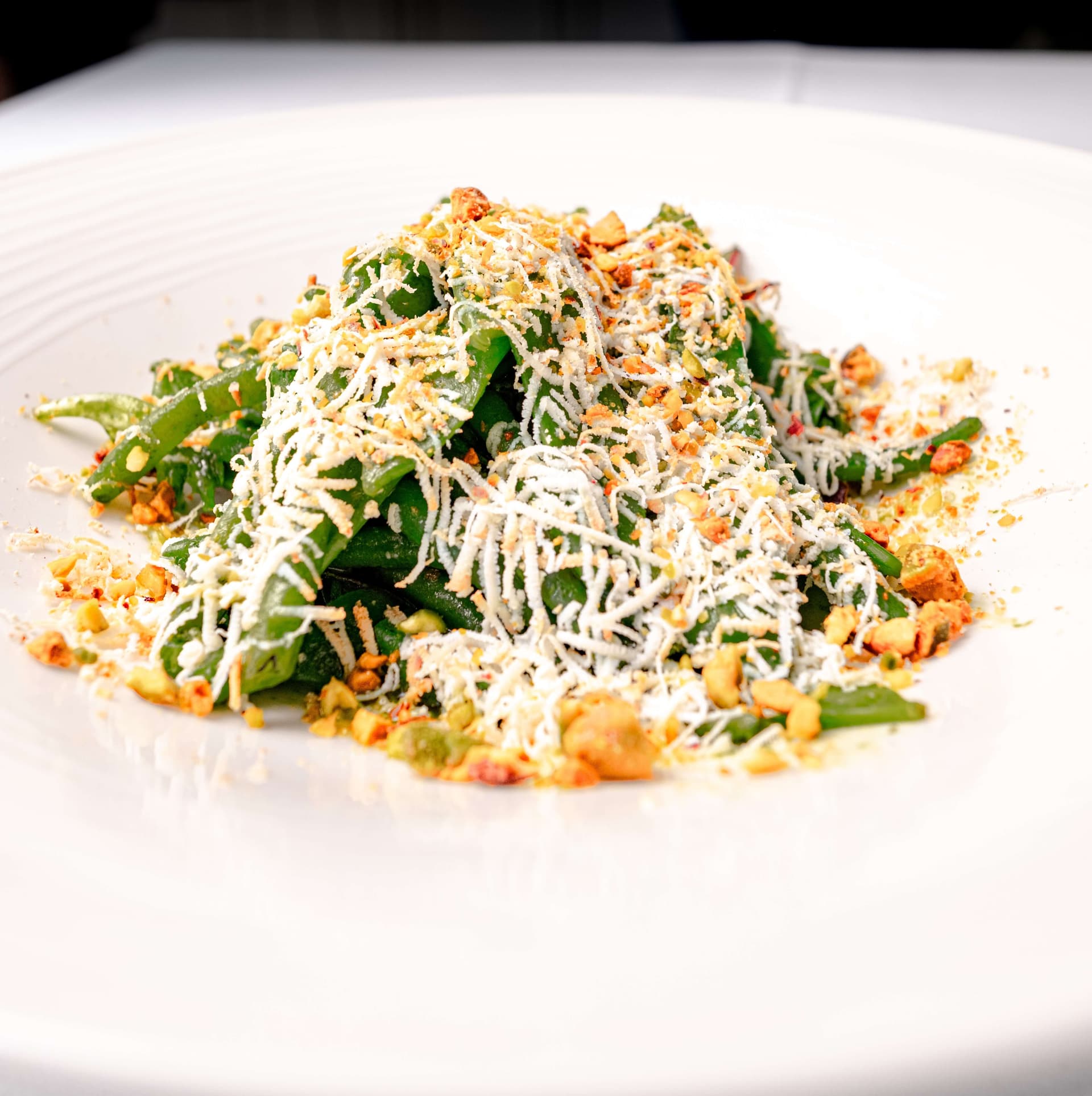 Haricot Vert Sauce au Basilic, Pistache et Ricotta Fumé - Menu item