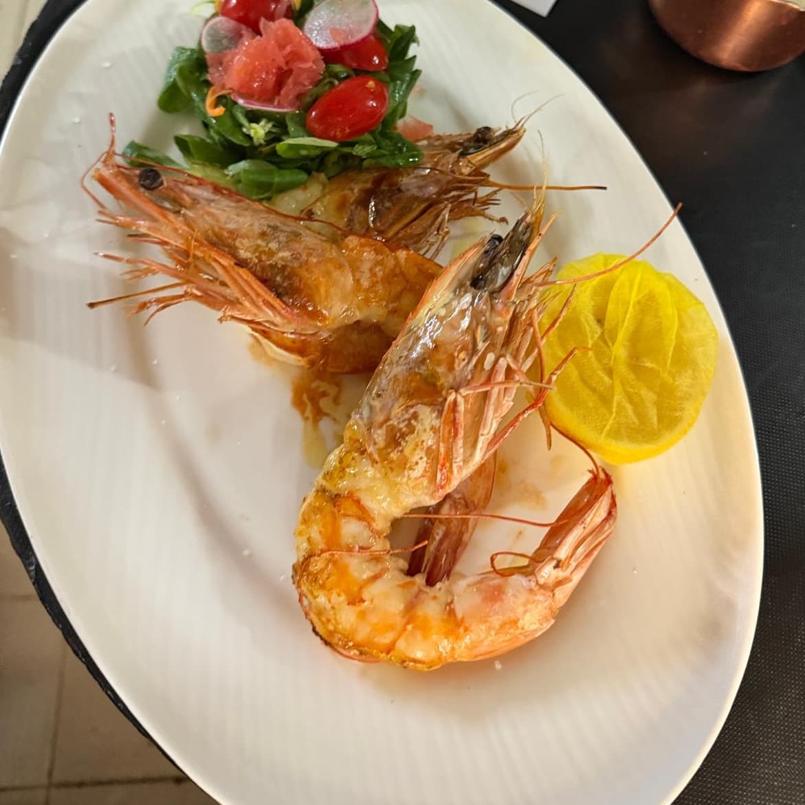 Gambas Grillées & Salade de Pamplemousse, Mache, Carrots Tomate Cerise - Menu item