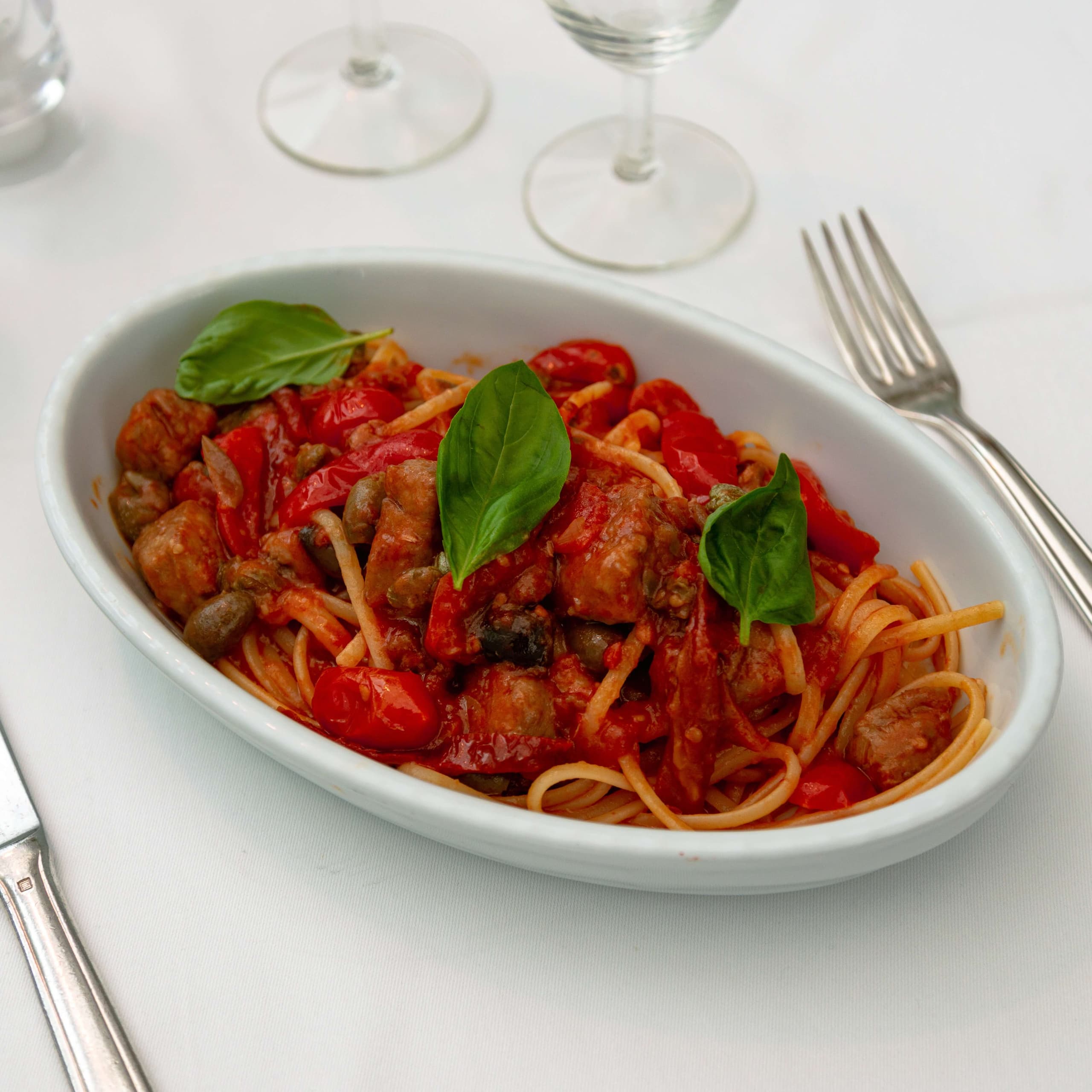Bigoli Veneziani au Thon Frais, Cherry tomates, olives noires et câpres - Menu item