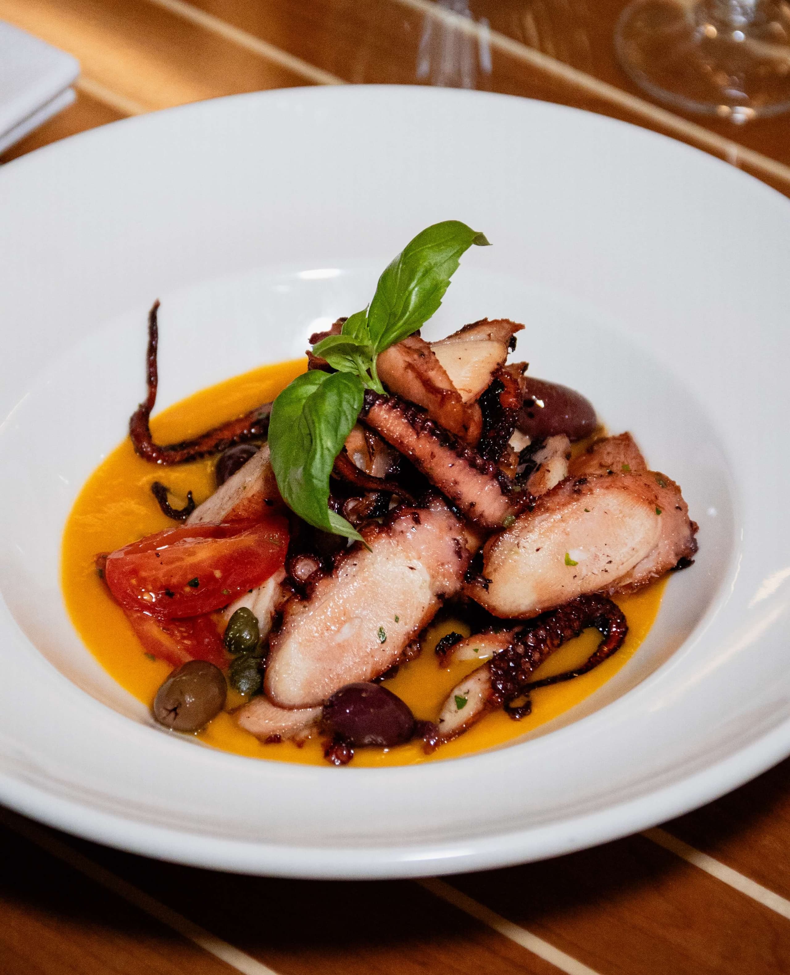 Poulpe, puree de patates douce, tomates cerises, olives et câpres - Menu item