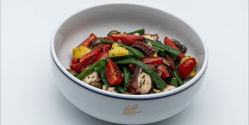 Salade de poulpe et pomme de terre, olives et tomates cerises - Menu item