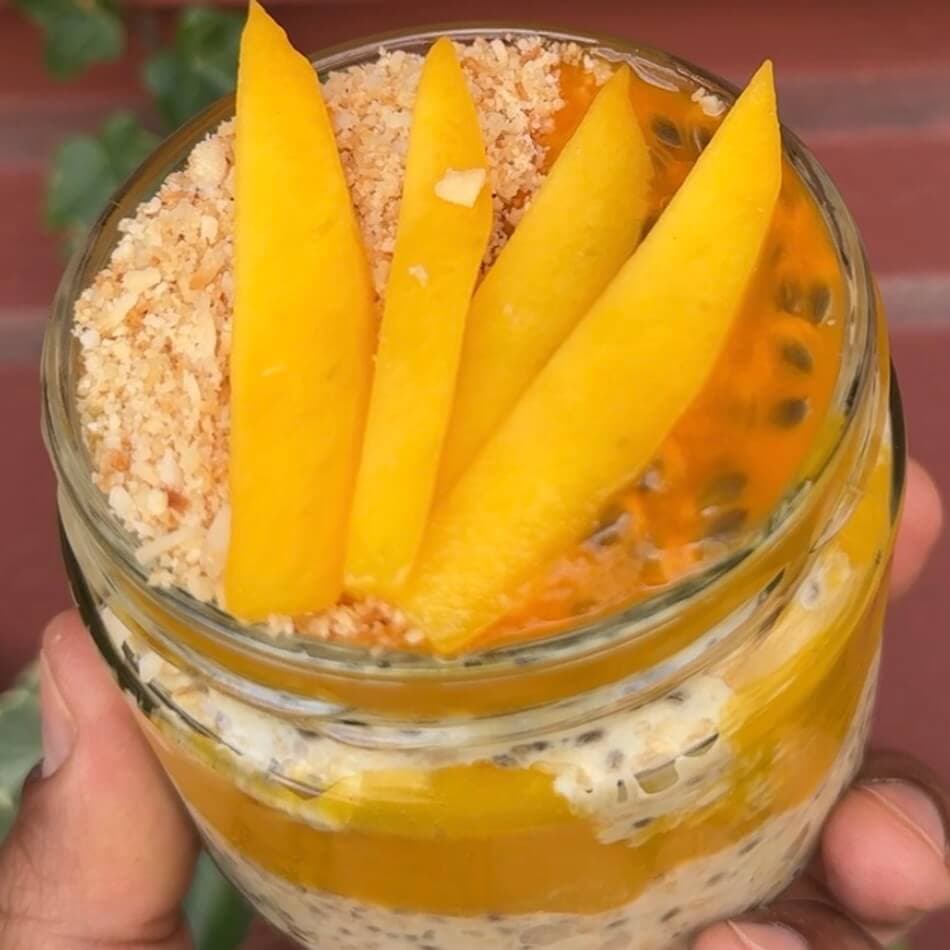 Overnight oats : Flocons d'avoine et chia, mangue et fruit de la passion - Menu item