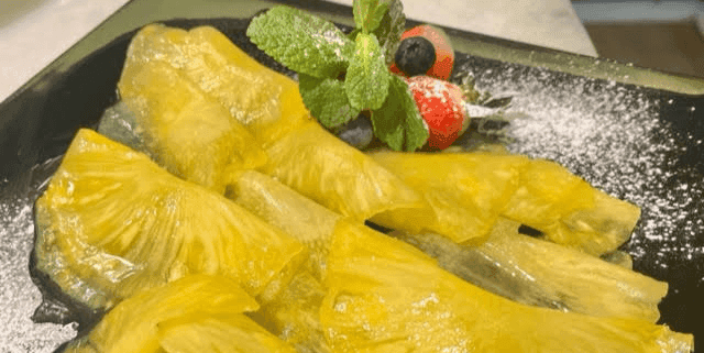 Carpaccio d Ananas frais à l'Orange pressée - Menu item