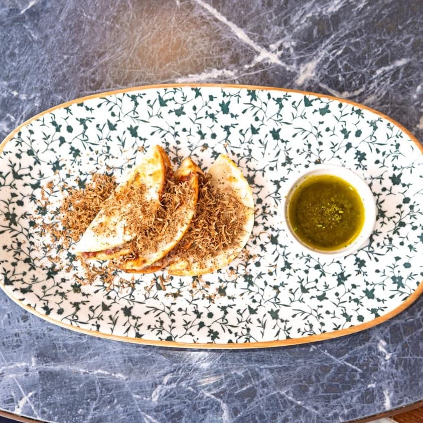 Quesadillas Effilochée de Bœuf, Fromage Manchego, Truffe & sauce Chimichurri - Menu item