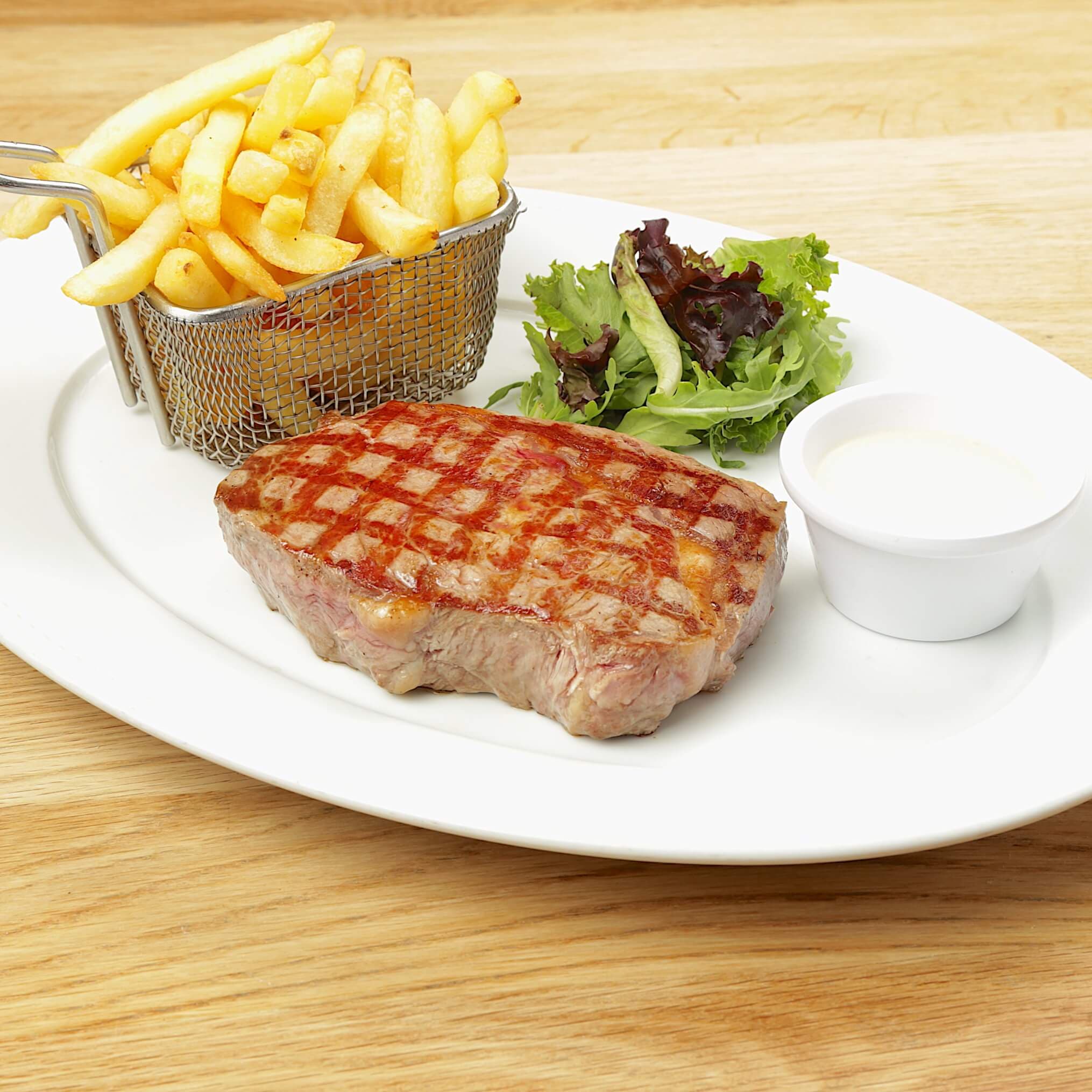 Entrecôte Grillée Black Angus 300gr et frites - Menu item