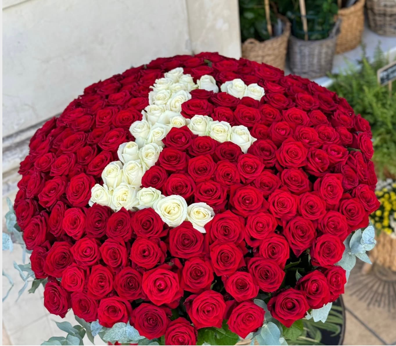 Panier de roses avec la lettre (au milieu) - Menu item