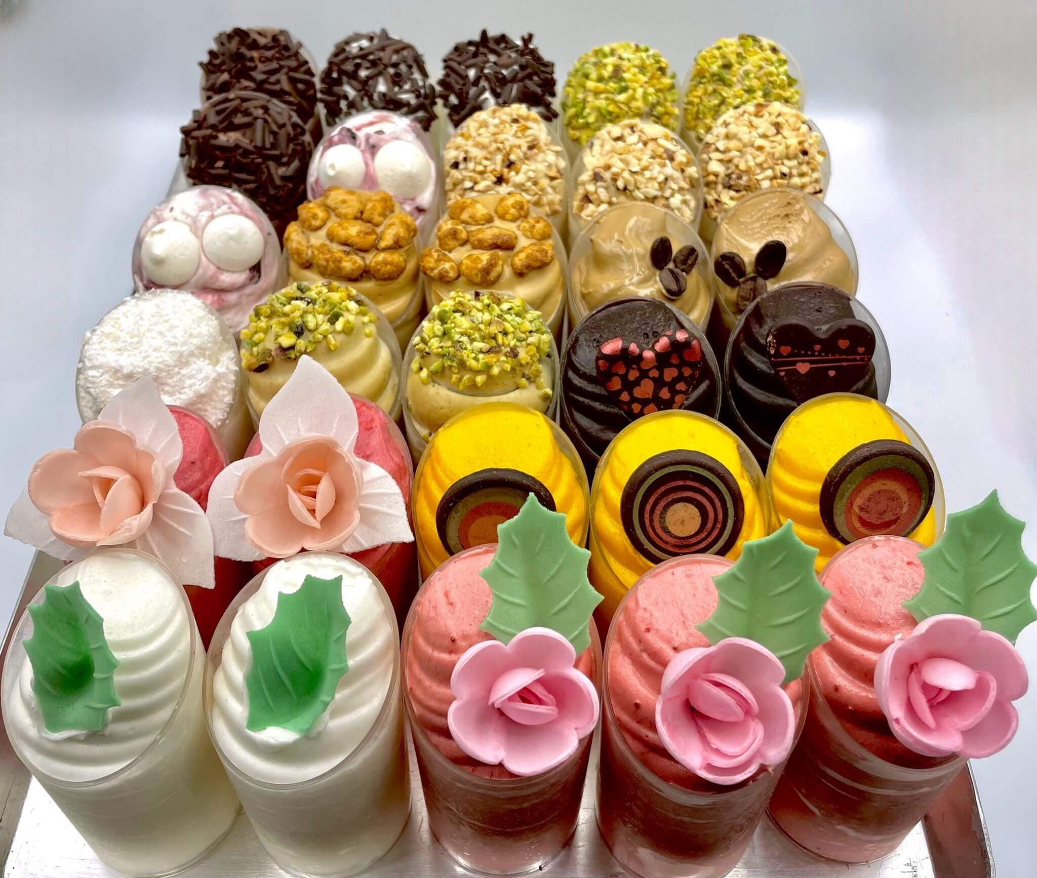 Boite ronde de 12 verrines mixtes glace et sorbets - Menu item