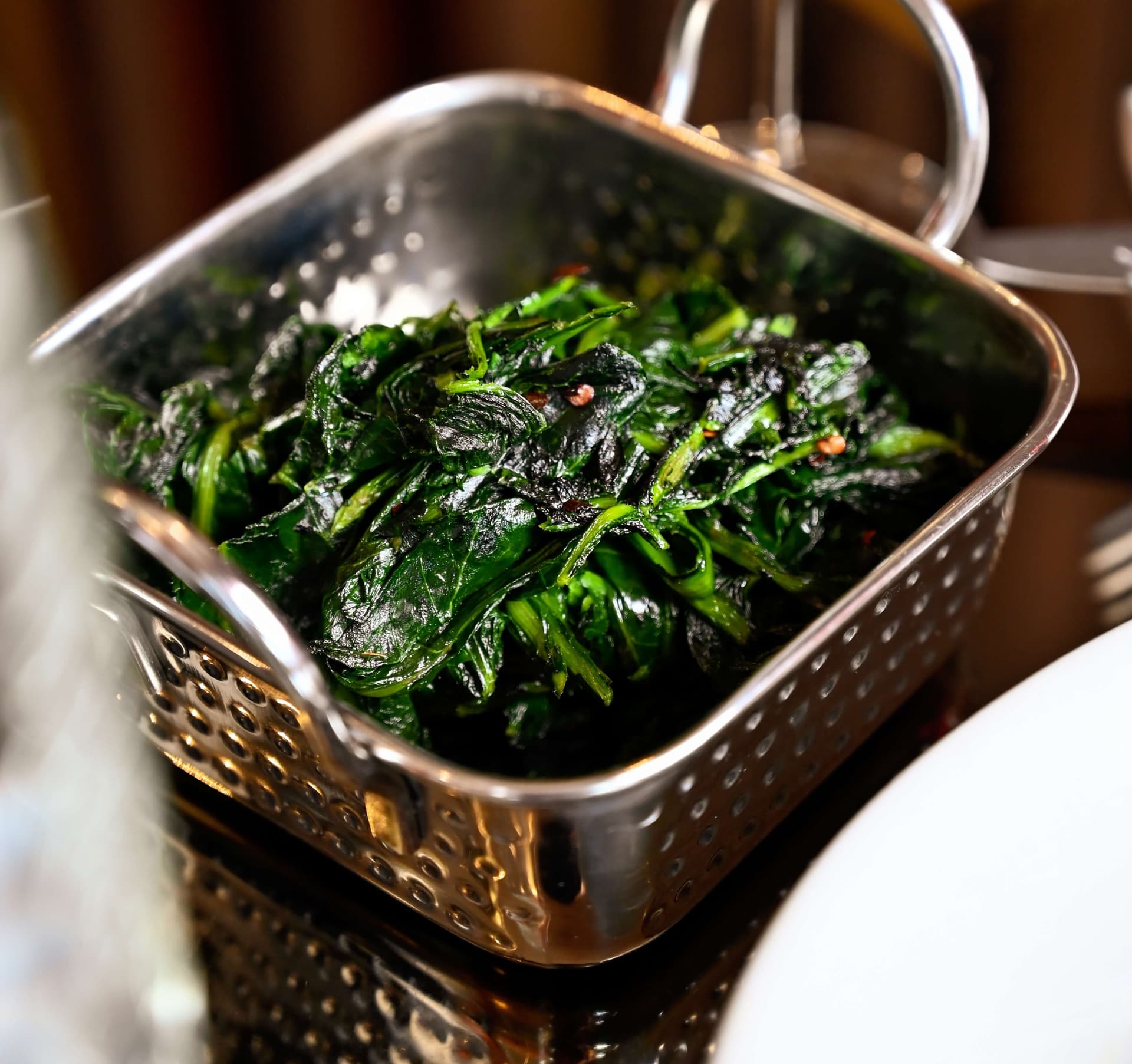 Chicorée sautée à l’ail, huile et piment - Menu item