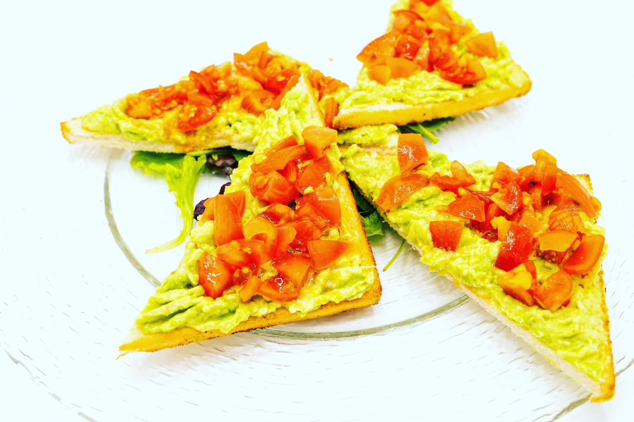 Toast avocat avec tomates cerises - Menu item