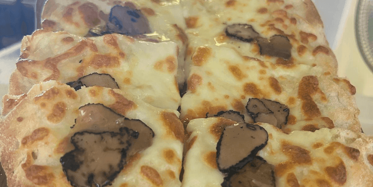 Focaccia à la truffe d'été - Menu item