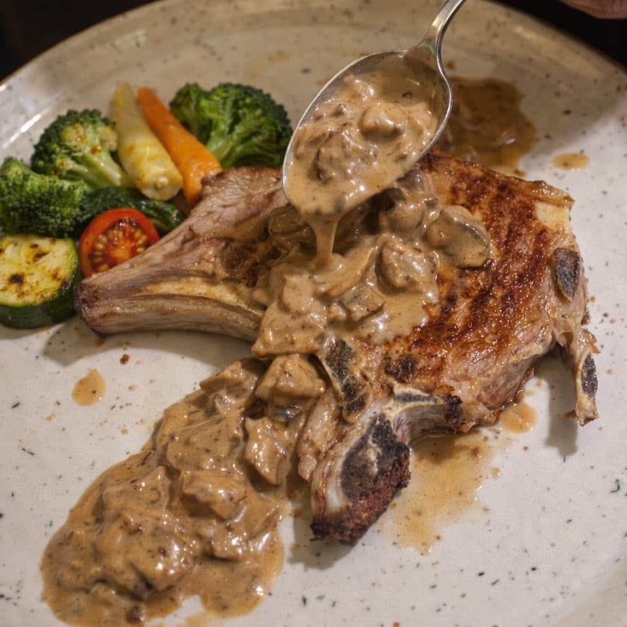 Côte de veau aux Cèpes - Menu item