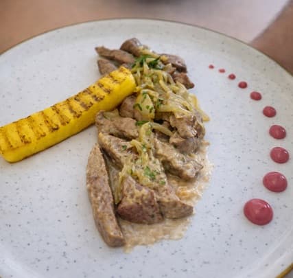 Foie de veau à la vénitienne - Menu item