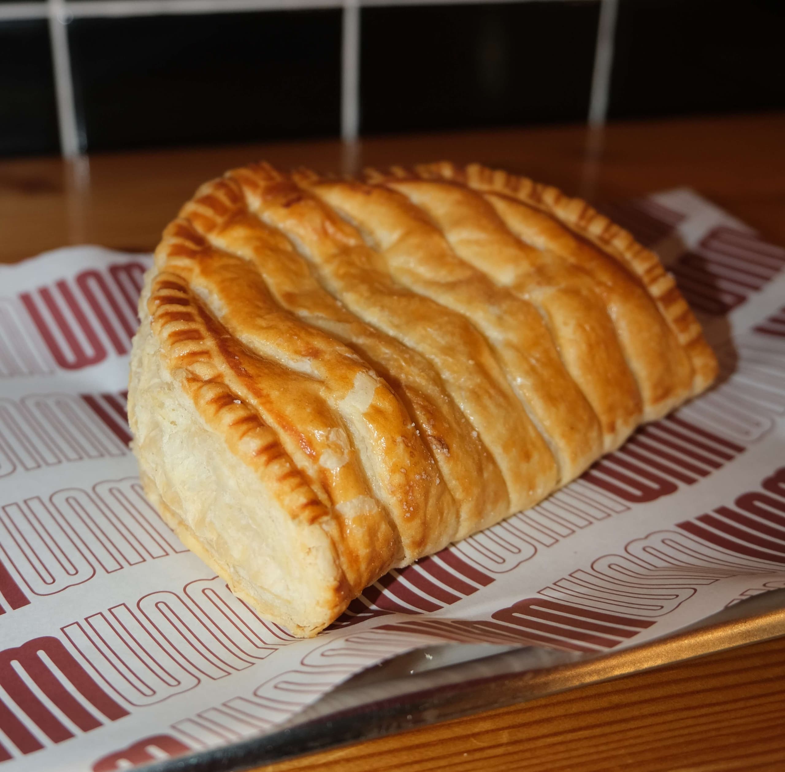 WAM Pâtisserie - Chausson aux Pommes - Menu item