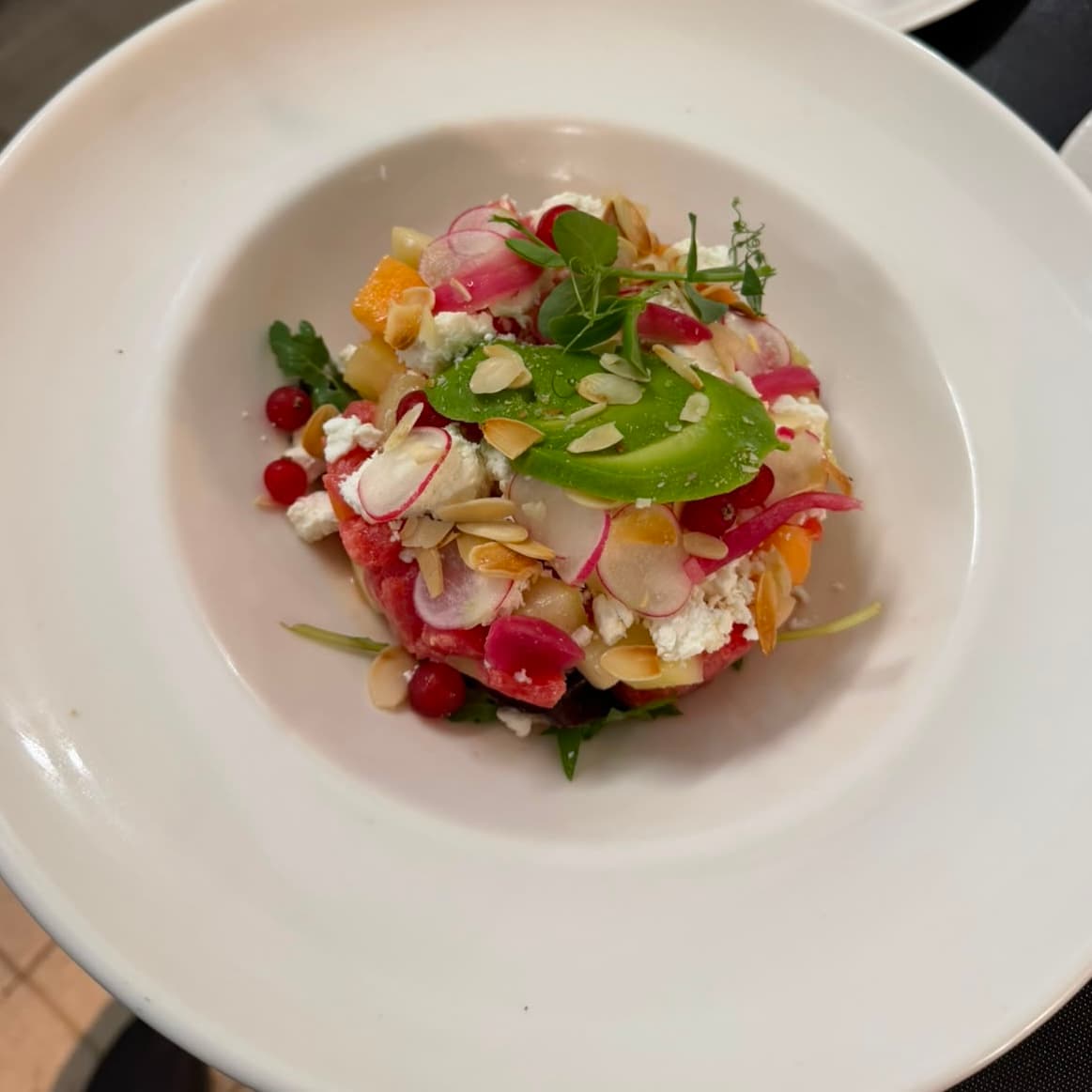 Pasteque, Cantaloup, Feta, Concombre, Avocado, Amande - Menu item